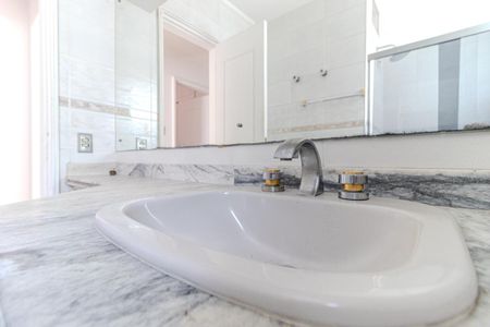 Apartamento à venda com 208m², 4 quartos e 2 vagasBanheiro Social