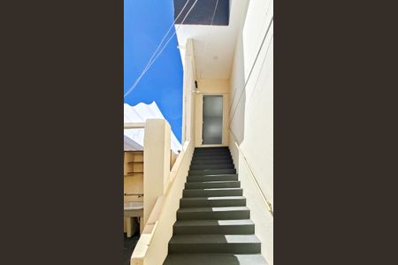 Casa para alugar com 80m², 2 quartos e sem vagaEscada