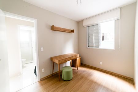 Quarto 2 de apartamento para alugar com 2 quartos, 45m² em Santo Antônio, Belo Horizonte