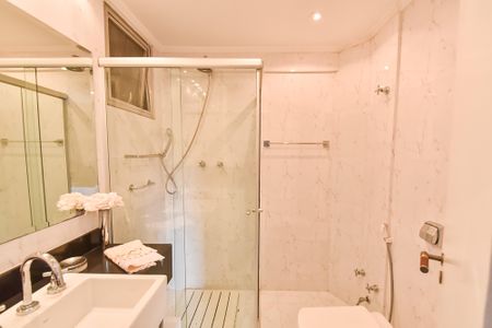 Apartamento à venda com 90m², 3 quartos e 2 vagasBanheiro da suíte