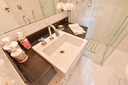 Apartamento à venda com 90m², 3 quartos e 2 vagasBanheiro da suíte