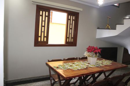 Casa à venda com 158m², 3 quartos e 2 vagasSala de jantar 