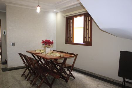 Casa à venda com 158m², 3 quartos e 2 vagasSala de jantar 