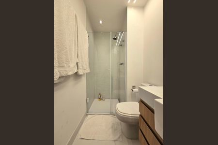 Apartamento à venda com 81m², 2 quartos e 2 vagasBanheiro da Suíte