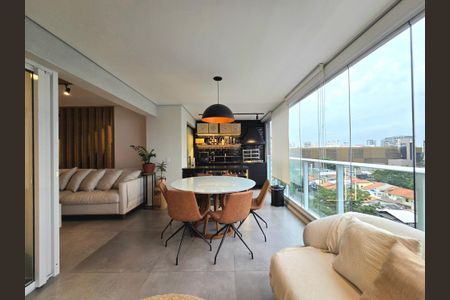 Apartamento à venda com 81m², 2 quartos e 2 vagasVaranda