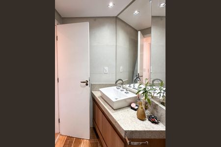Apartamento à venda com 82m², 3 quartos e 2 vagasBanheiro da Suíte 2