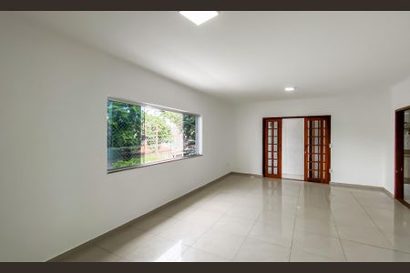 Casa para alugar com 296m², 3 quartos e 2 vagasSala