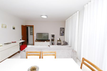 Apartamento para alugar com 90m², 3 quartos e 1 vagaSala