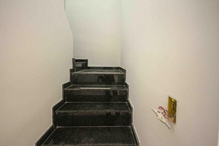 Casa à venda com 76m², 2 quartos e 2 vagas