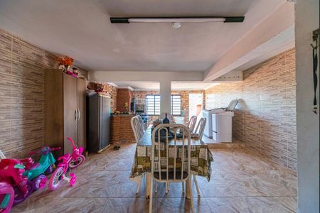 Casa à venda com 250m², 4 quartos e 6 vagas Casa à venda com 250m², 4 quartos e 6 vagasÁrea Gourmet e Área de Serviço