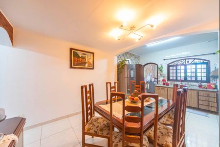 Casa à venda com 250m², 4 quartos e 6 vagas Casa à venda com 250m², 4 quartos e 6 vagasCopa e Cozinha