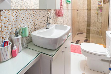 Casa à venda com 250m², 4 quartos e 6 vagas Casa à venda com 250m², 4 quartos e 6 vagasBanheiro Social