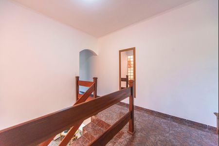 Casa à venda com 250m², 4 quartos e 6 vagas Casa à venda com 250m², 4 quartos e 6 vagasHall da Escada