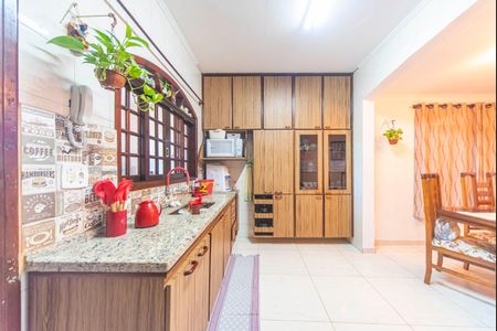 Casa à venda com 250m², 4 quartos e 6 vagas Casa à venda com 250m², 4 quartos e 6 vagasCopa e Cozinha