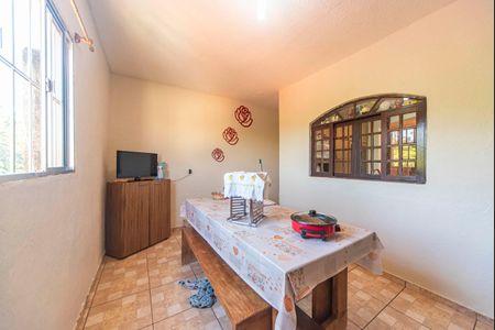Casa à venda com 250m², 4 quartos e 6 vagas Casa à venda com 250m², 4 quartos e 6 vagasÁrea de Apoio Cozinha