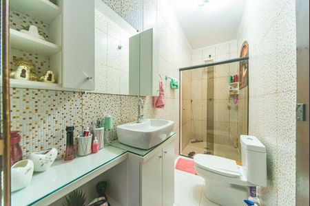 Casa à venda com 250m², 4 quartos e 6 vagas Casa à venda com 250m², 4 quartos e 6 vagasBanheiro Social