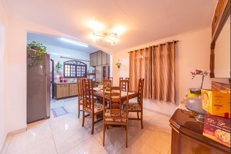 Casa à venda com 250m², 4 quartos e 6 vagas Casa à venda com 250m², 4 quartos e 6 vagasCopa e Cozinha