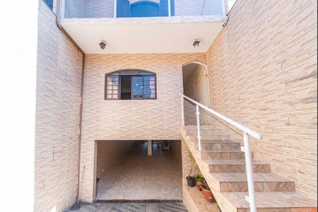 Casa à venda com 250m², 4 quartos e 6 vagas Casa à venda com 250m², 4 quartos e 6 vagasFachada Interna