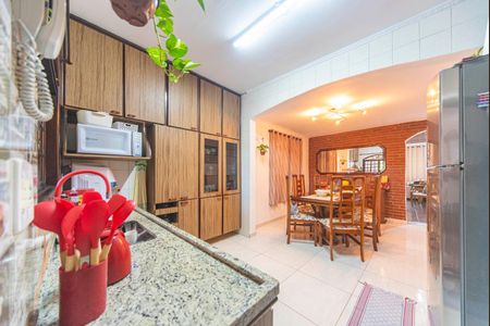 Casa à venda com 250m², 4 quartos e 6 vagas Casa à venda com 250m², 4 quartos e 6 vagasCopa e Cozinha