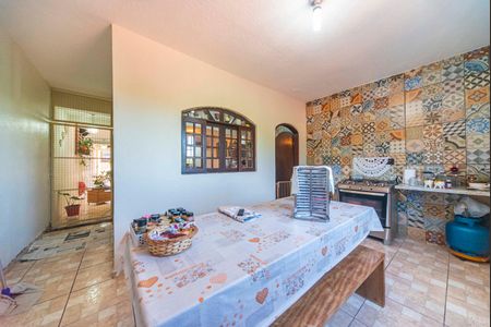 Casa à venda com 250m², 4 quartos e 6 vagas Casa à venda com 250m², 4 quartos e 6 vagasÁrea de Apoio Cozinha