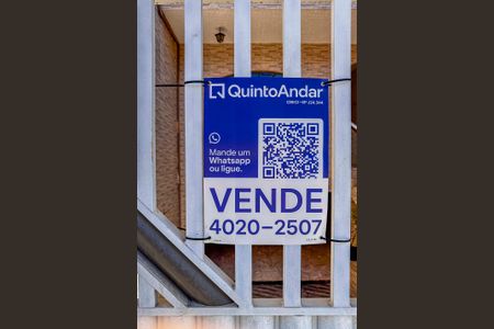 Casa à venda com 250m², 4 quartos e 6 vagas Casa à venda com 250m², 4 quartos e 6 vagasPlaca Instalada na Fachada