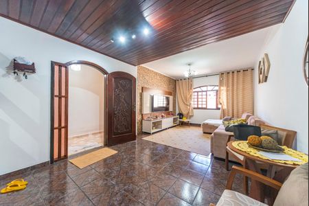 Casa à venda com 250m², 4 quartos e 6 vagas Casa à venda com 250m², 4 quartos e 6 vagasSala