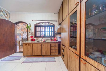 Casa à venda com 250m², 4 quartos e 6 vagas Casa à venda com 250m², 4 quartos e 6 vagasCopa e Cozinha