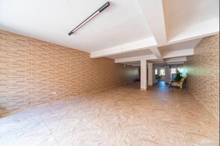 Casa à venda com 250m², 4 quartos e 6 vagas Casa à venda com 250m², 4 quartos e 6 vagasGaragem