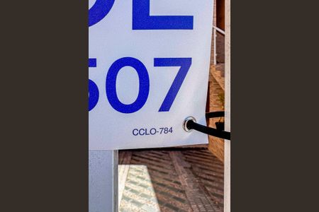 Casa à venda com 250m², 4 quartos e 6 vagas Casa à venda com 250m², 4 quartos e 6 vagasPlaca Instalada na Fachada