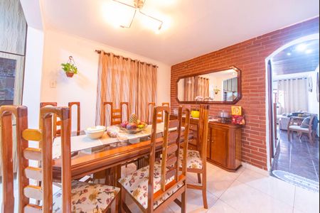 Casa à venda com 250m², 4 quartos e 6 vagas Casa à venda com 250m², 4 quartos e 6 vagasCopa e Cozinha