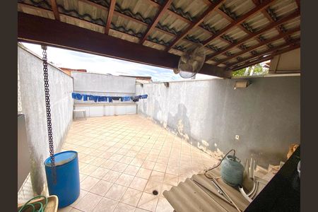 Casa à venda com 202m², 3 quartos e 4 vagasQuintal