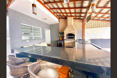 Casa à venda com 202m², 3 quartos e 4 vagasChurrasqueira