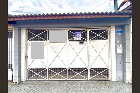 Casa à venda com 202m², 3 quartos e 4 vagasPlaca instalada na fachada do imóvel 