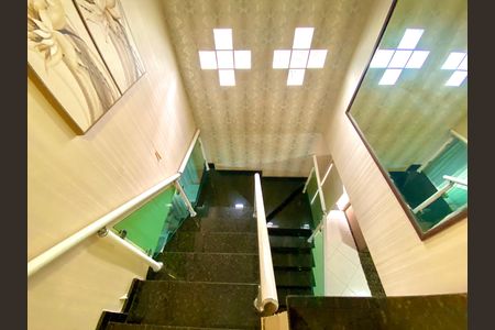 Casa à venda com 202m², 3 quartos e 4 vagasEscada