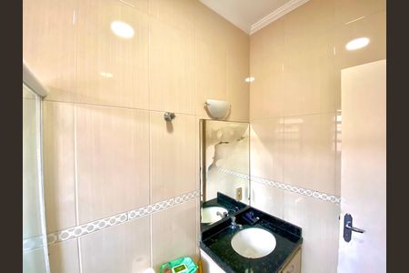 Casa à venda com 202m², 3 quartos e 4 vagasBanheiro 2