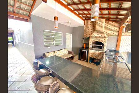 Casa à venda com 202m², 3 quartos e 4 vagasChurrasqueira