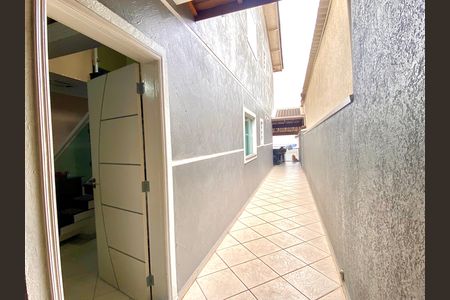 Casa à venda com 202m², 3 quartos e 4 vagasCorredor externo