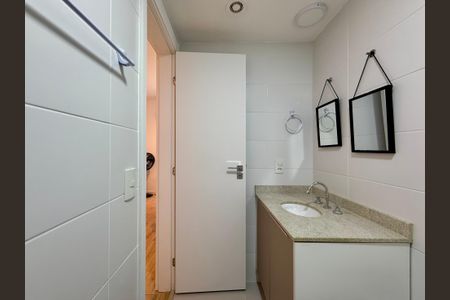 Studio para alugar com 26m², 0 quarto e sem vaga Studio para alugar com 26m², 0 quarto e sem vagaBanheiro