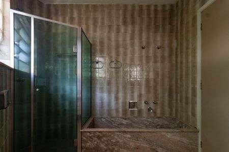 Casa para alugar com 412m², 3 quartos e 2 vagasBanheiro da Suíte