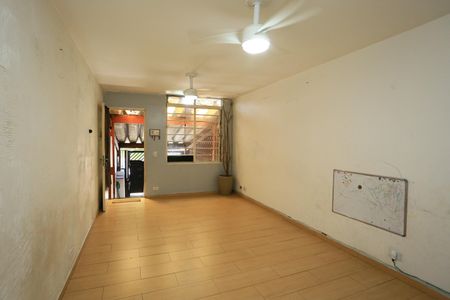 Sala  de casa para alugar com 2 quartos, 140m² em Jardim Maria Rosa, Taboão da Serra