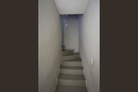 Casa para alugar com 140m², 2 quartos e 1 vaga Casa para alugar com 140m², 2 quartos e 1 vagaescada