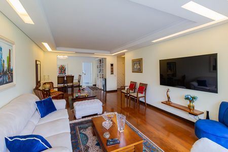 Apartamento à venda com 206m², 4 quartos e 2 vagas Apartamento à venda com 206m², 4 quartos e 2 vagasSala