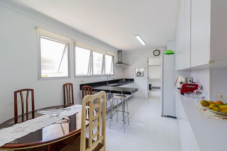 Apartamento à venda com 206m², 4 quartos e 2 vagas Apartamento à venda com 206m², 4 quartos e 2 vagasCozinha