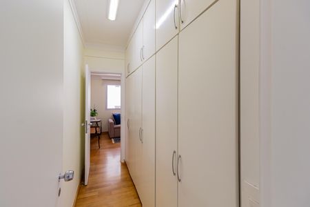 Apartamento à venda com 206m², 4 quartos e 2 vagas Apartamento à venda com 206m², 4 quartos e 2 vagasCorredor