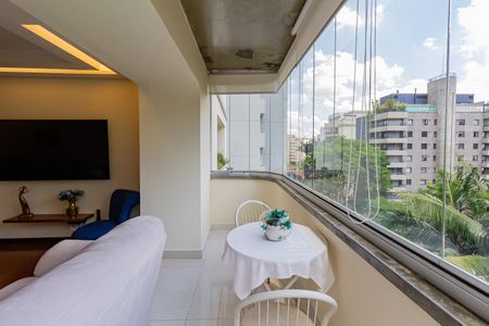 Apartamento à venda com 206m², 4 quartos e 2 vagas Apartamento à venda com 206m², 4 quartos e 2 vagasVaranda da Sala