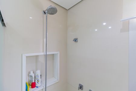 Apartamento à venda com 206m², 4 quartos e 2 vagas Apartamento à venda com 206m², 4 quartos e 2 vagasBanheiro da Suíte 1