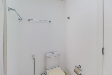 Apartamento à venda com 206m², 4 quartos e 2 vagas Apartamento à venda com 206m², 4 quartos e 2 vagasBanheiro da Suíte 1