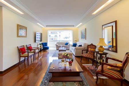 Apartamento à venda com 206m², 4 quartos e 2 vagas Apartamento à venda com 206m², 4 quartos e 2 vagasSala