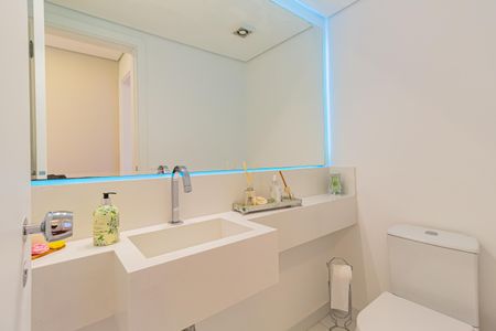 Apartamento à venda com 206m², 4 quartos e 2 vagas Apartamento à venda com 206m², 4 quartos e 2 vagasLavabo