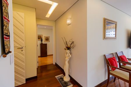 Apartamento à venda com 206m², 4 quartos e 2 vagas Apartamento à venda com 206m², 4 quartos e 2 vagasDetalhe Sala